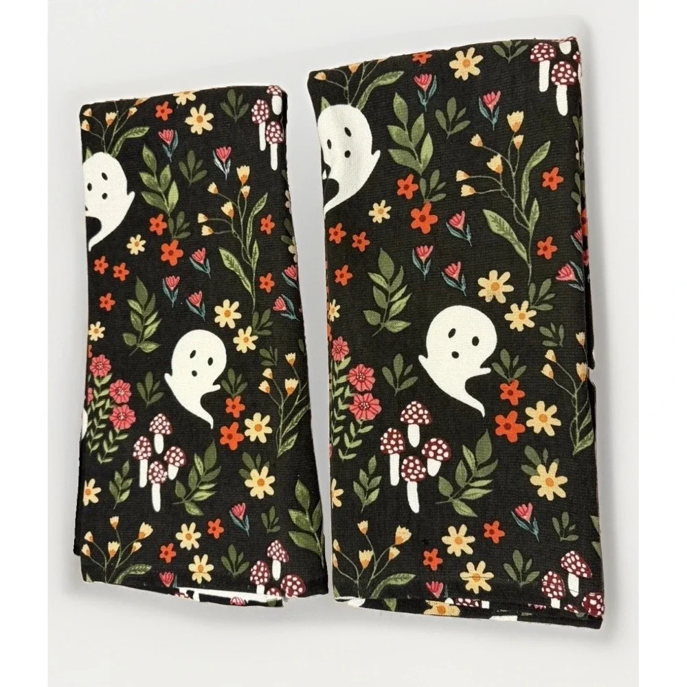 Halloween Tea Towels Set 2 Glow in the Dark NOS Rare Spooky Party Decor NOS NEW